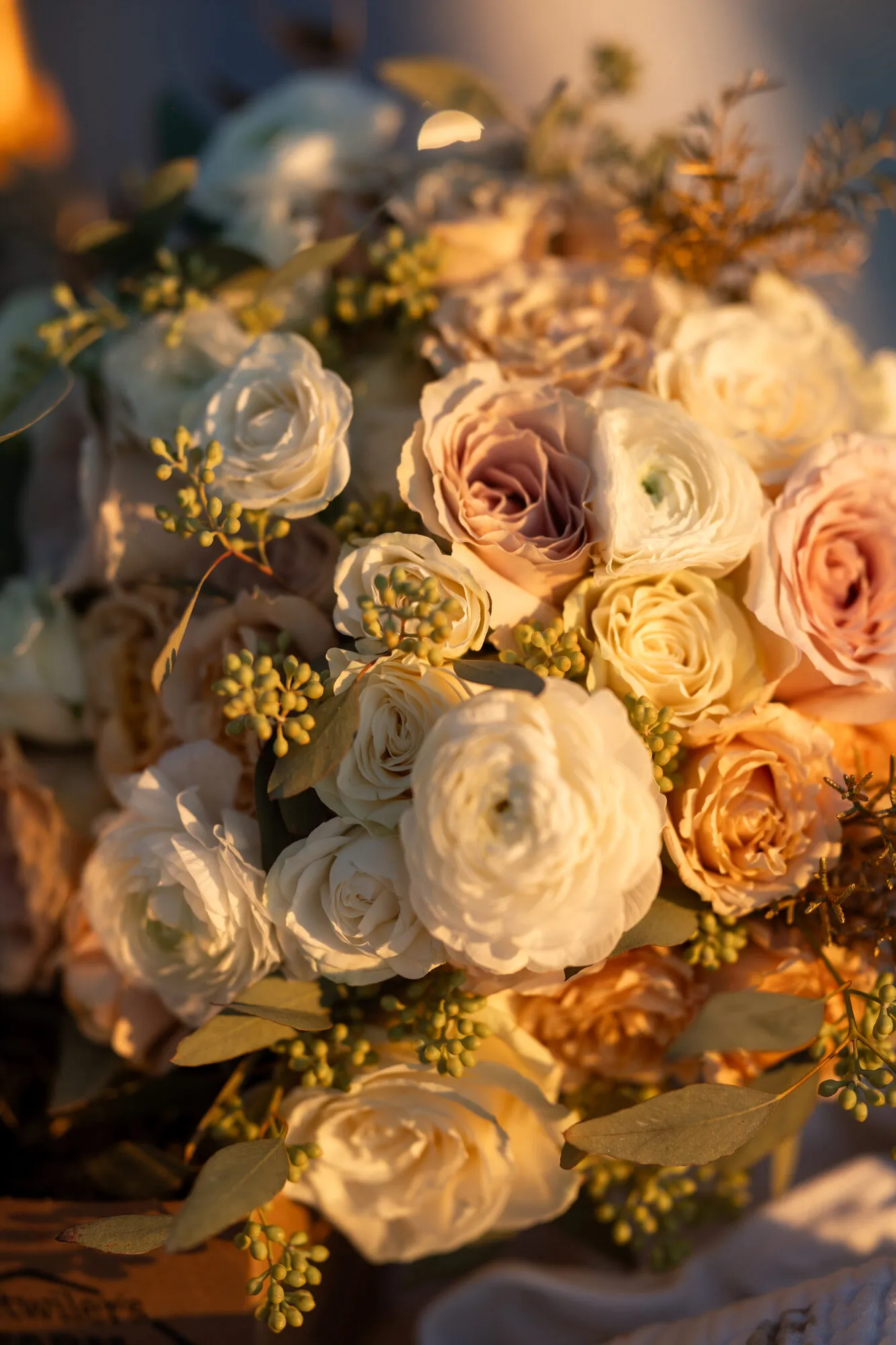 Detail shot of the wedding rings and bridal bouquet